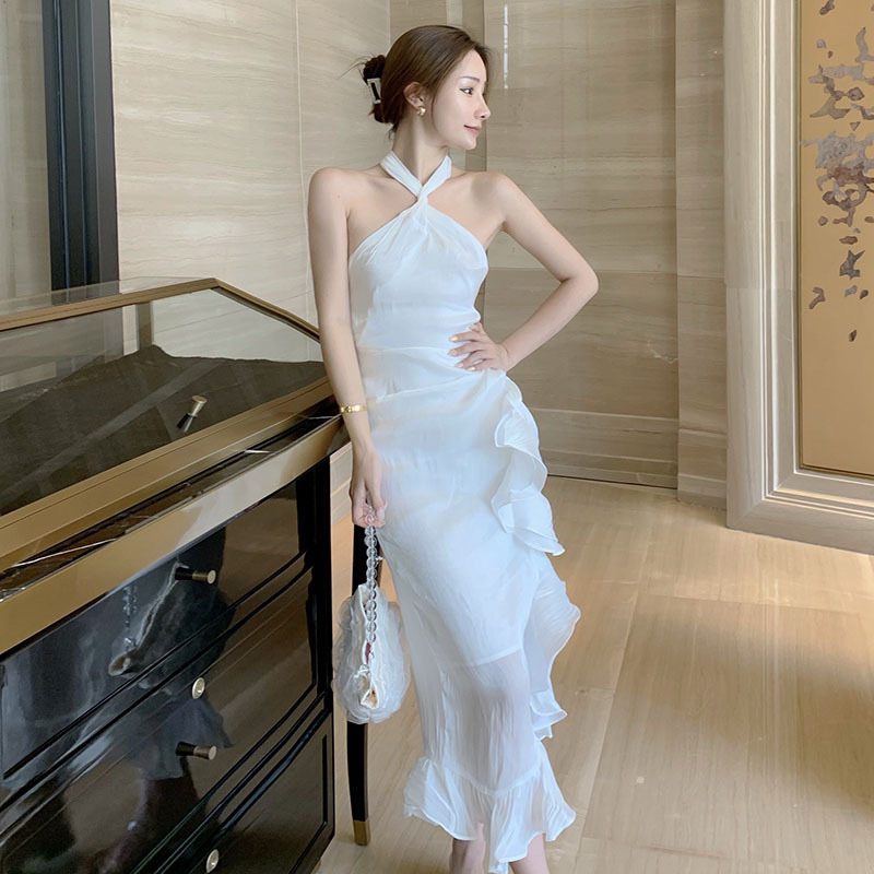 Váy trắng cổ yếm đuôi cá lụa tơ mềm