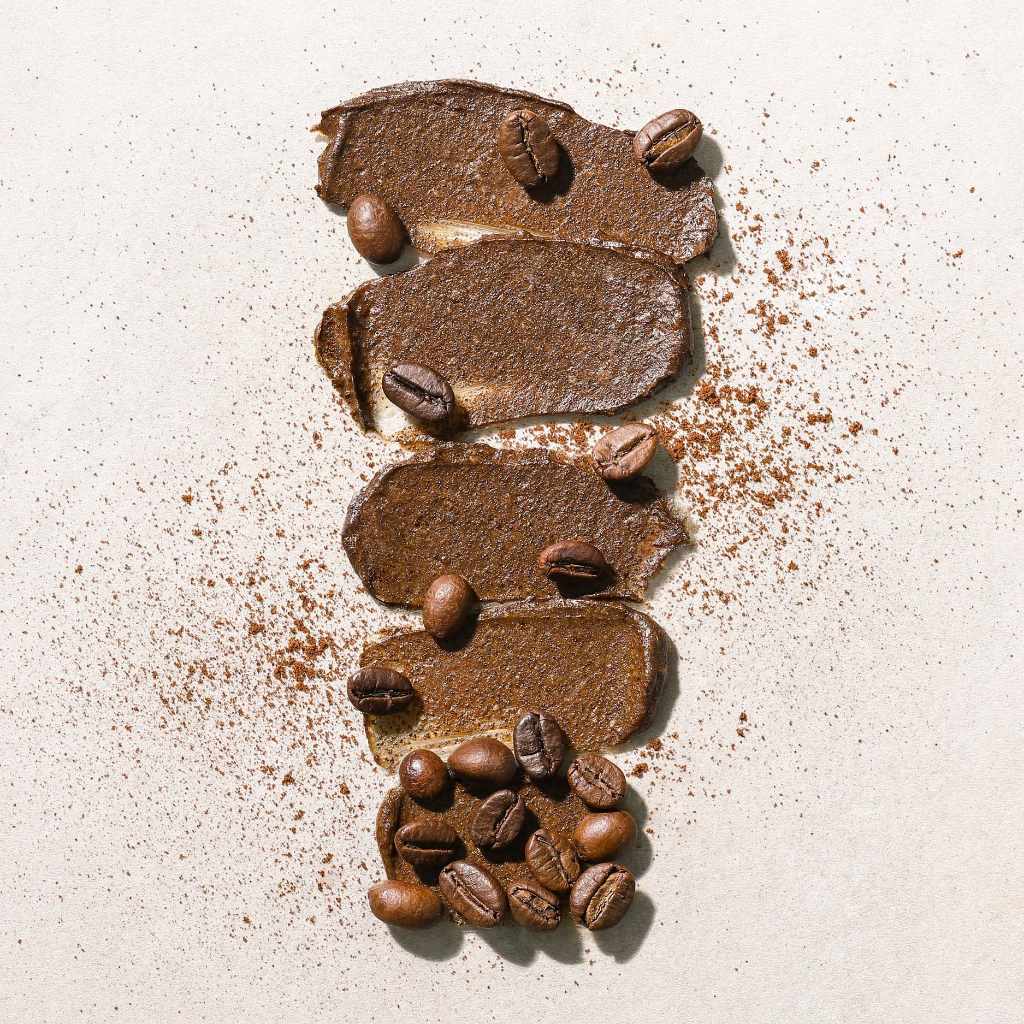 Tẩy da chết mặt cà phê Đắk Lắk Cocoon cho làn da mềm mại & rạng rỡ 150ml