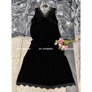 Váy nhung cổ v ren hàng QC SALE 40%