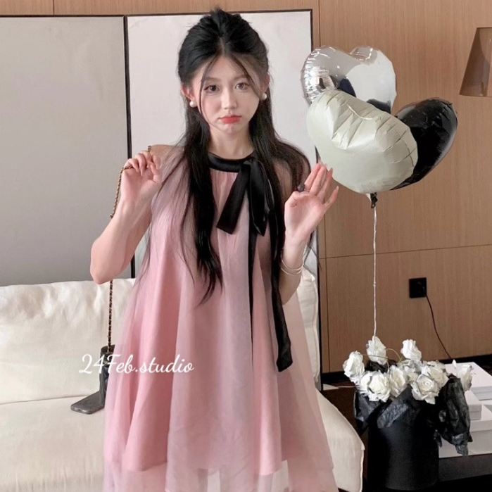 Váy voan tơ Hồng cổ yếm buộc nơ phong cách tiểu thư 24Feb.Studio VN57