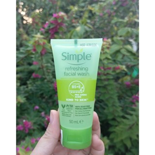 Mini 50ml sữa rửa mặt Simple giúp da sạch thoáng, trong khỏe và mịn màng