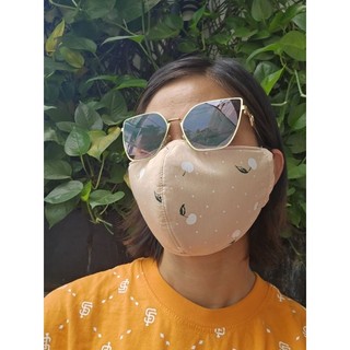 Khẩu trang họa tiết táo 2 lớp vải đũi lụa mát min