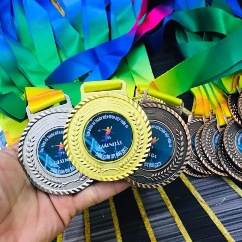 Huy chương thể thao dây 7 màu làm quà tặng ( miễn phí in )