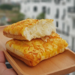 12 cái Bánh mì dài chà bông phô mai Luckfamily