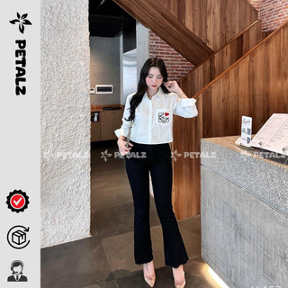 Áo sơ mi nữ dáng ngắn Petalz, áo sơ mi croptop thêu chữ nổi bật A010