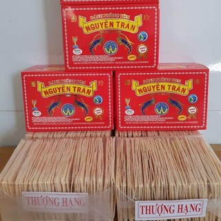 Bánh phồng tôm nguyên trân đỏ thượng hạng.
