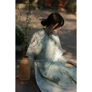 Áo Dài Bích Tường Thuỵ - Lengdeng.Collect | Áo dài dáng suông cách tân tà kép pastel phối hoa Lèng Dèng