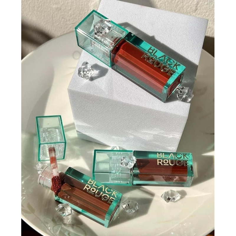 Son Black Rouge doulle layer over velvet