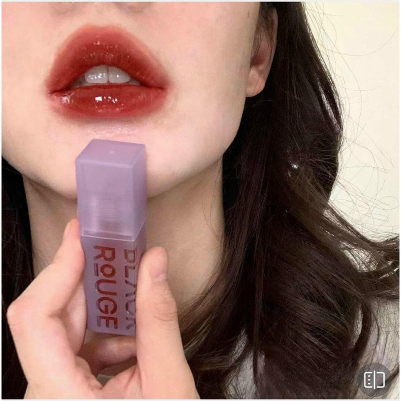 Son Black Rouge doulle layer over velvet