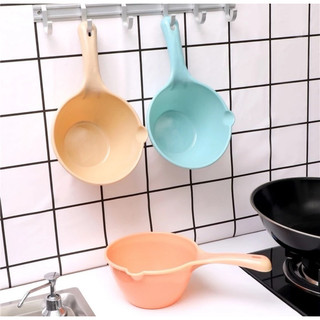 Gáo nhựa múc nước cán dài