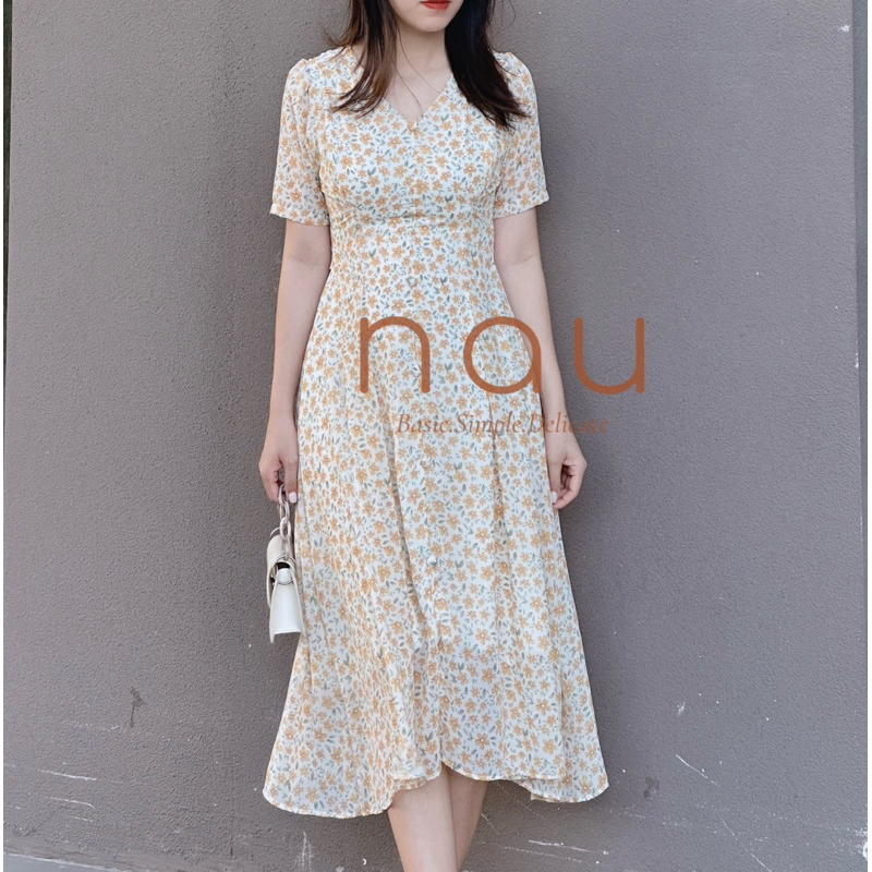 Đầm hoa cổ V phối nút bọc