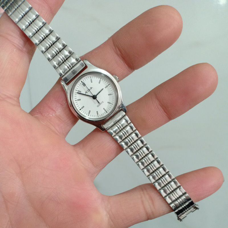 đồng hồ si nữ hiệu ACQUA TIMEX dây thép lụa màu bạc độ mới 91%