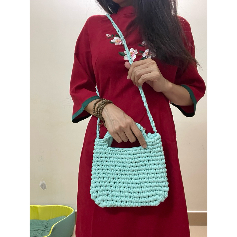 Hot trend túi len móc tay