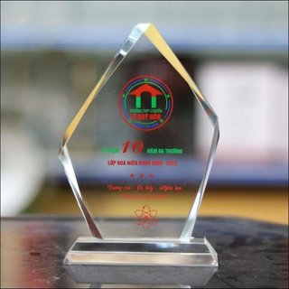 Cúp pha lê vát cạnh