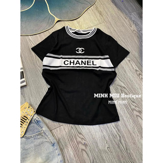 áo phông chữ cổ tròn