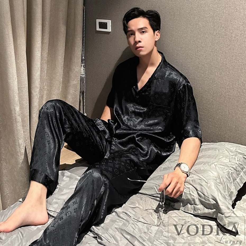 Đồ bộ nam piijama nam ngắn tay mùa hè lụa gấm mềm mại hoa văn màu đen sang chảnh LV34- Vodka Luxury