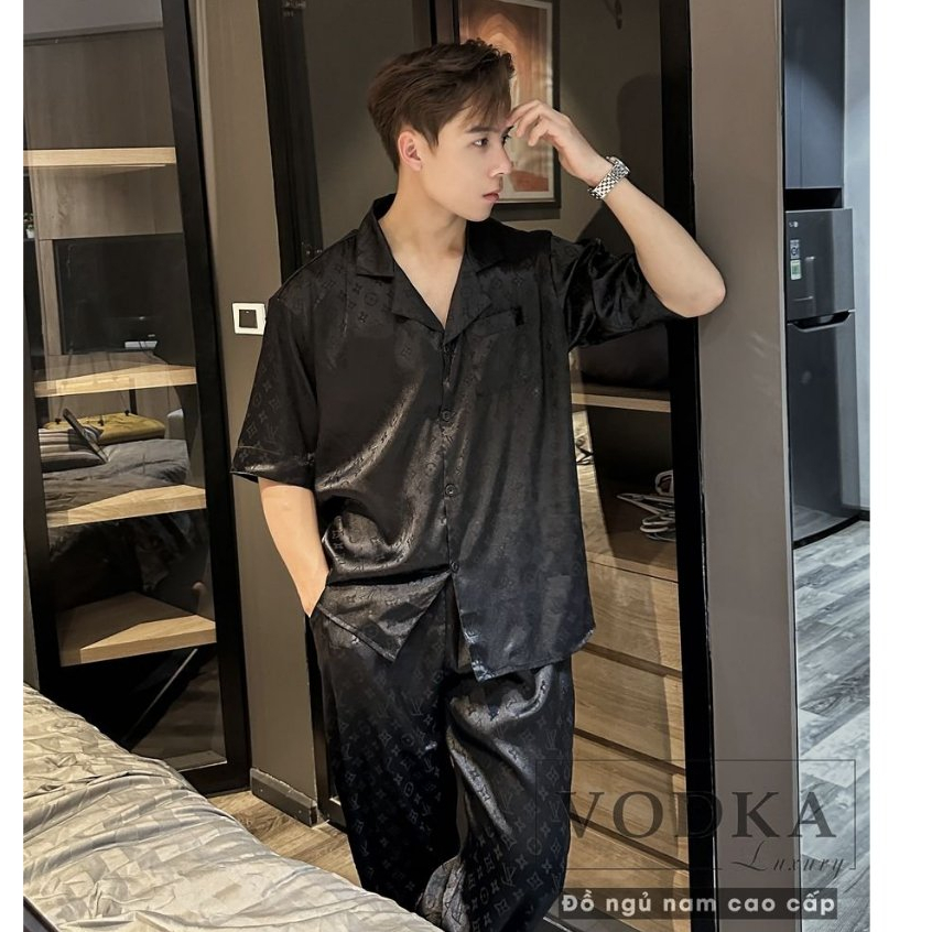 Đồ bộ nam piijama nam ngắn tay mùa hè lụa gấm mềm mại hoa văn màu đen sang chảnh LV34- Vodka Luxury