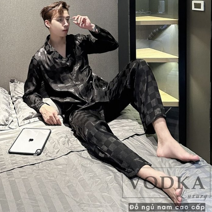 Đồ bộ nam piijama nam ngắn tay mùa hè lụa gấm mềm mại hoa văn màu đen sang chảnh LV34- Vodka Luxury