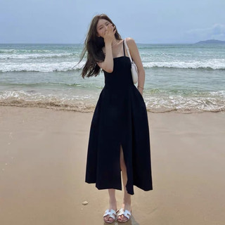 Đầm đi biển 2 dây màu đen có mút ngực xẻ tà