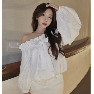 JENNYCLOSET | Áo trễ vai bồng đính nơ cao cấp , Áo hở vai bo chun tay bồng dày dặn phong cách tiểu thư sang chảnh