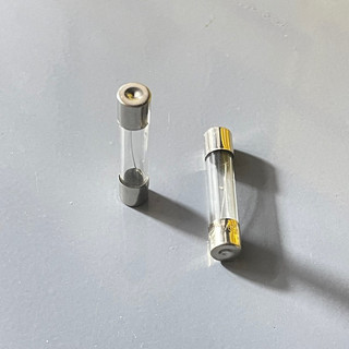 Cầu chì ống thủy tinh 5x20 và 6x30 loại 1a, 2a, 3a, 5a, 6a, 8a, 10a, 15a, 20a.