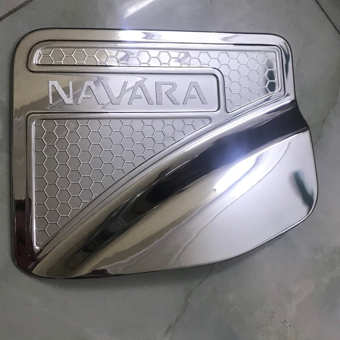 Ốp trang trí nắp bình xăng mạ crom Cho xe Nissan Navara các đời 2014 đến 2021