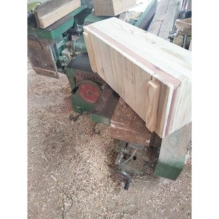 Chậu gỗ dài 70 cm cao 30 cm.