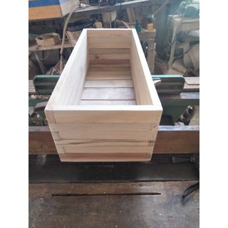 Chậu gỗ dài 70 cm, cao 23 cm, rộng 27 cm ( phủ bì).