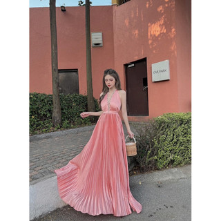 Váy lụa xinh xẻ tà xoè