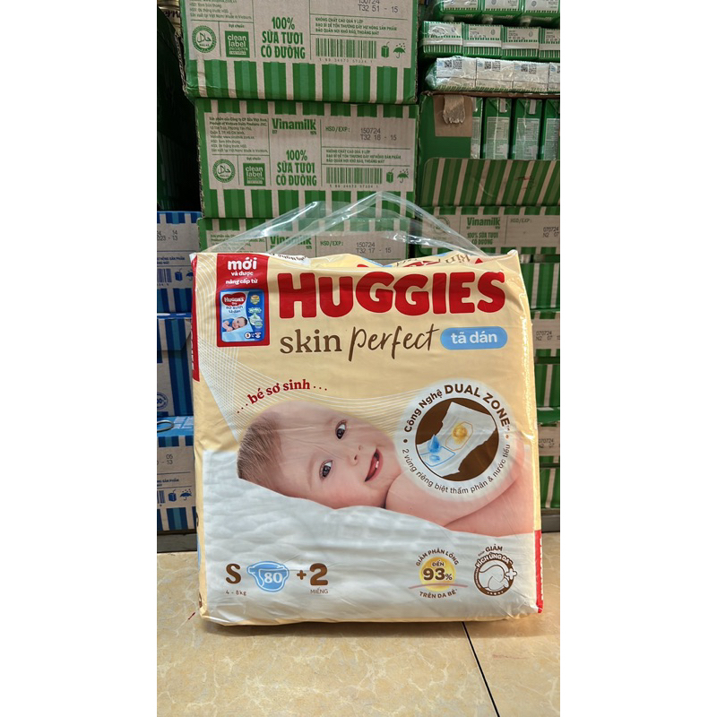 [TẶNG 2 MIẾNG-MẪU MỚI] Tã dán sơ sinh Huggies S80 (4-8kg)