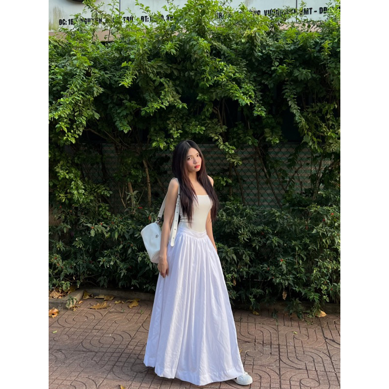 Chân váy xếp ly xoè linen dài kem-đen-trắng