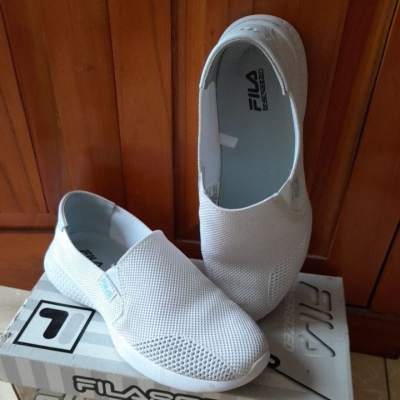 Thanh lý giày slip on FiLa size 5.5 UK
