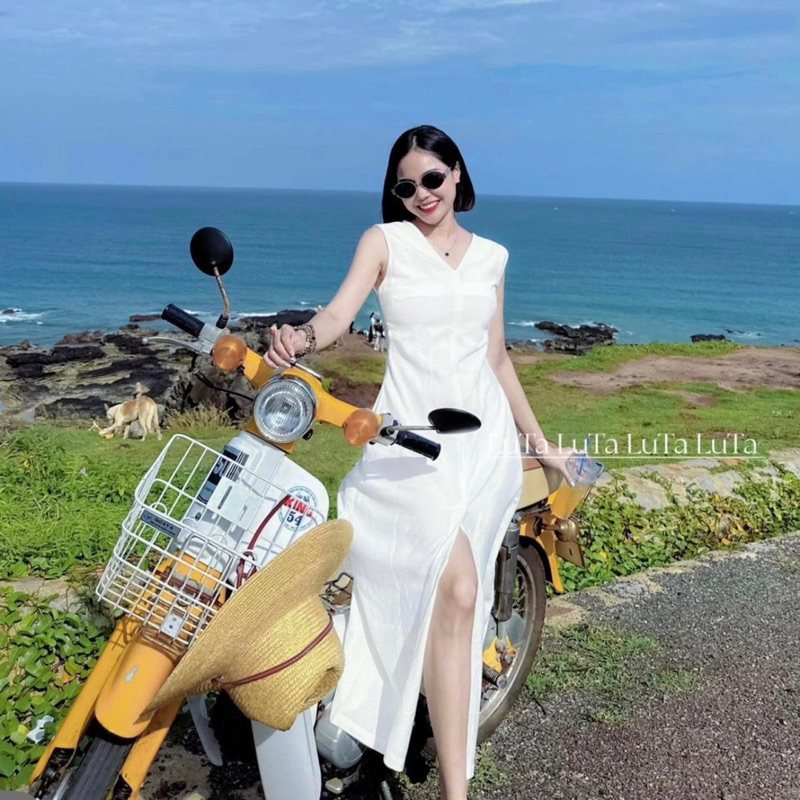 Váy trắng xẻ tà
