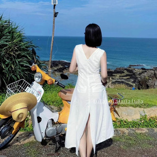 Váy trắng xẻ tà