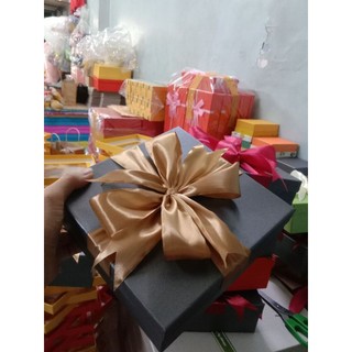 1 hộp quà vuông size 20x20 cao 8cm
