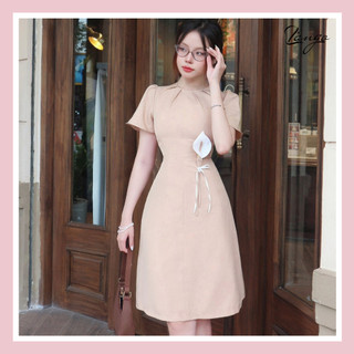 Đầm nâu kem đính hoa eo