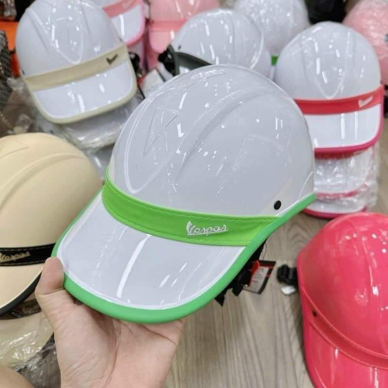 Nón bảo hiểm lưỡi trai Vespa (có khoét lỗ cho nữ)