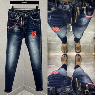 Quần jean bò nam DSQ slimfit khoá lệch xanh bạc trơn cào xước thêu hình D2 đùi phối dây xích chữ QJ494P