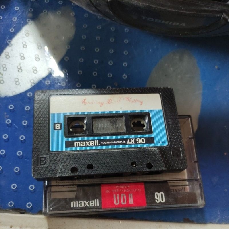 băng cassette maxell nhạc quốc tế lời việt (như hình ảnh)