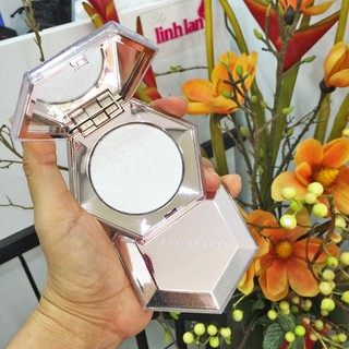 Phấn highlight bắt sáng Fenty Beauty Diamond Bom