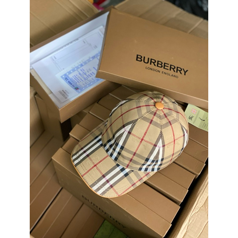 Nón lưỡi trai Burberry ngựa sọc trắng