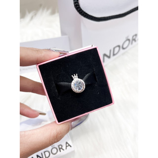 Charm chữ o vương miện đá trắng