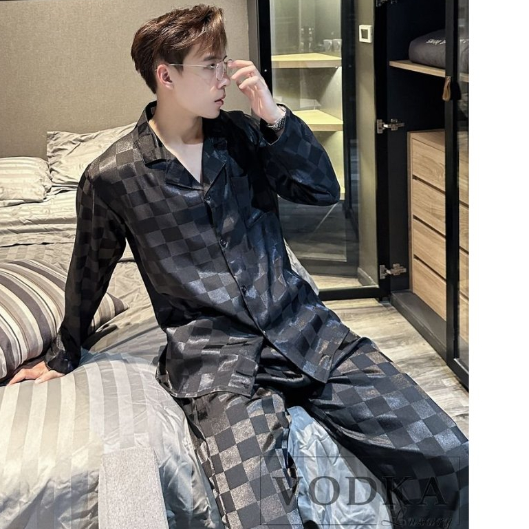 Đồ bộ nam piijama nam ngắn tay mùa hè lụa gấm mềm mại hoa văn màu đen sang chảnh LV34- Vodka Luxury