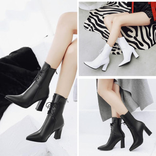 Giày boot nữ cổ cao ngang bắp chân GÓT VUÔNG 9CM, MŨI NHỌN màu đen, trắng có dây cột ôm chân style HIỆN ĐẠI  GBN49