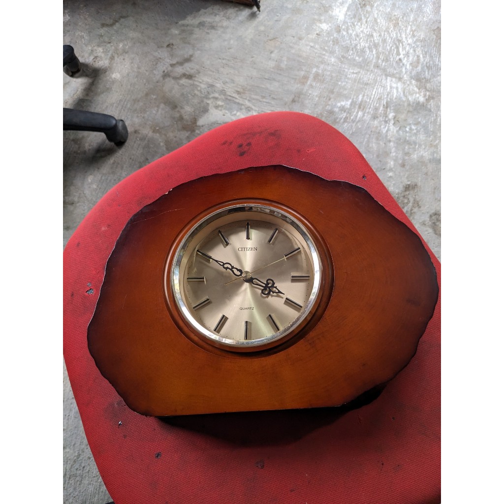 Đồng hồ để bàn vỏ gỗ