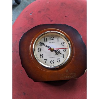 Đồng hồ để bàn vỏ gỗ