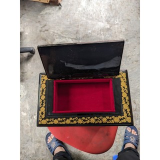 Đồng hồ để bàn vỏ gỗ