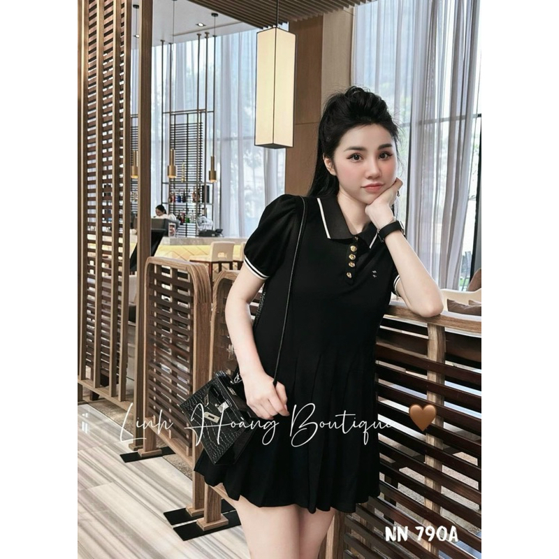 Váy Cổ Đức Phối Nút Xếp Li Chân