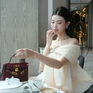 ( Hàng Sẵn ) Set Áo Nơ Trễ Vai Mix Chân Váy Chữ A, Dáng Cổ Ren Chất Vải Dày Dặn Đứng Form Gấm