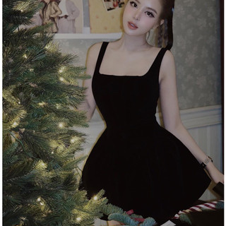 Váy Nhung Dáng Bí Hai Dây
